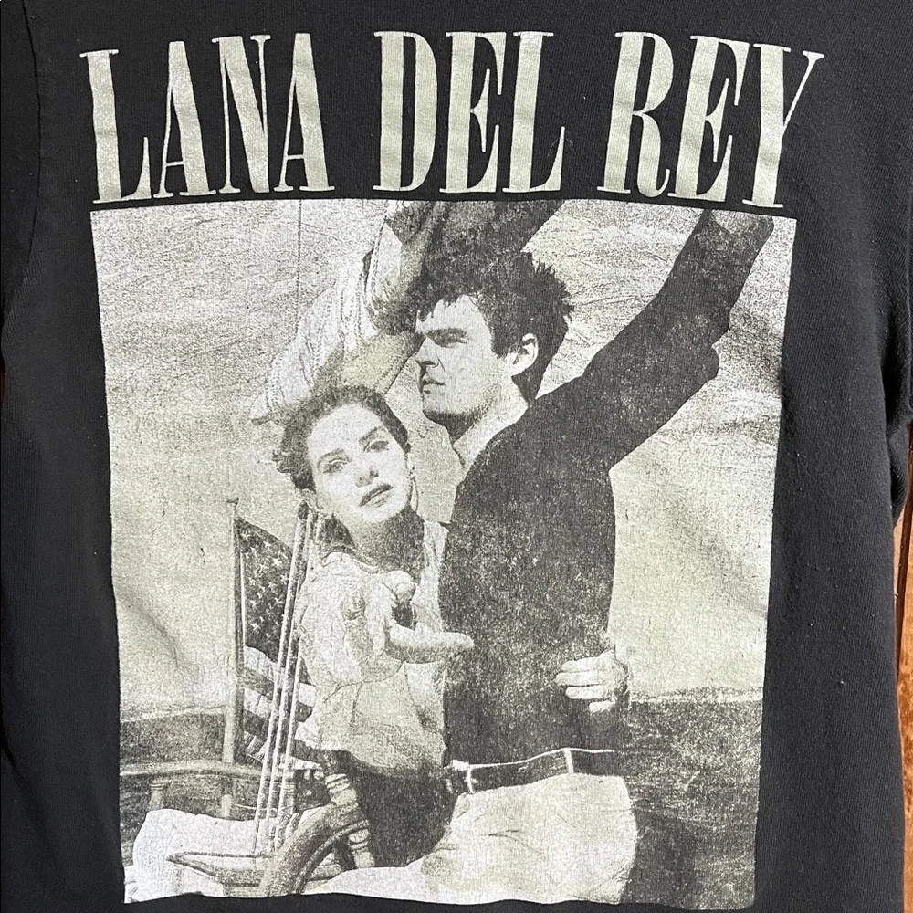Well Worn Lana Del Rey Black Graphic T-Shirt - Picture 2 of 6